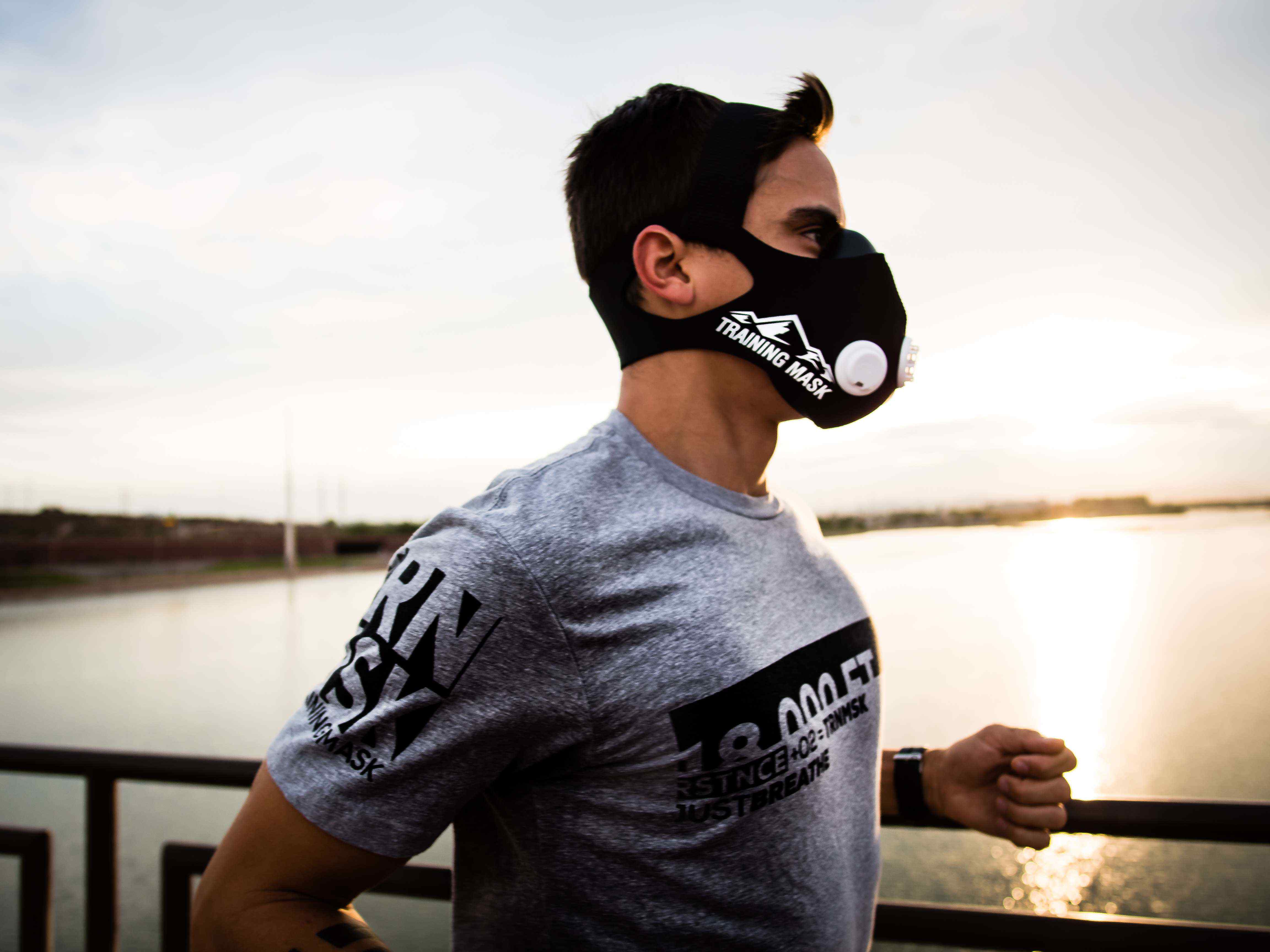 Elevation training mask 2. Тренинг маск 2. Тренировочная маска training workout. Зачем тренировочные маски для бега. Тренировочная маска elevation training mask 2.